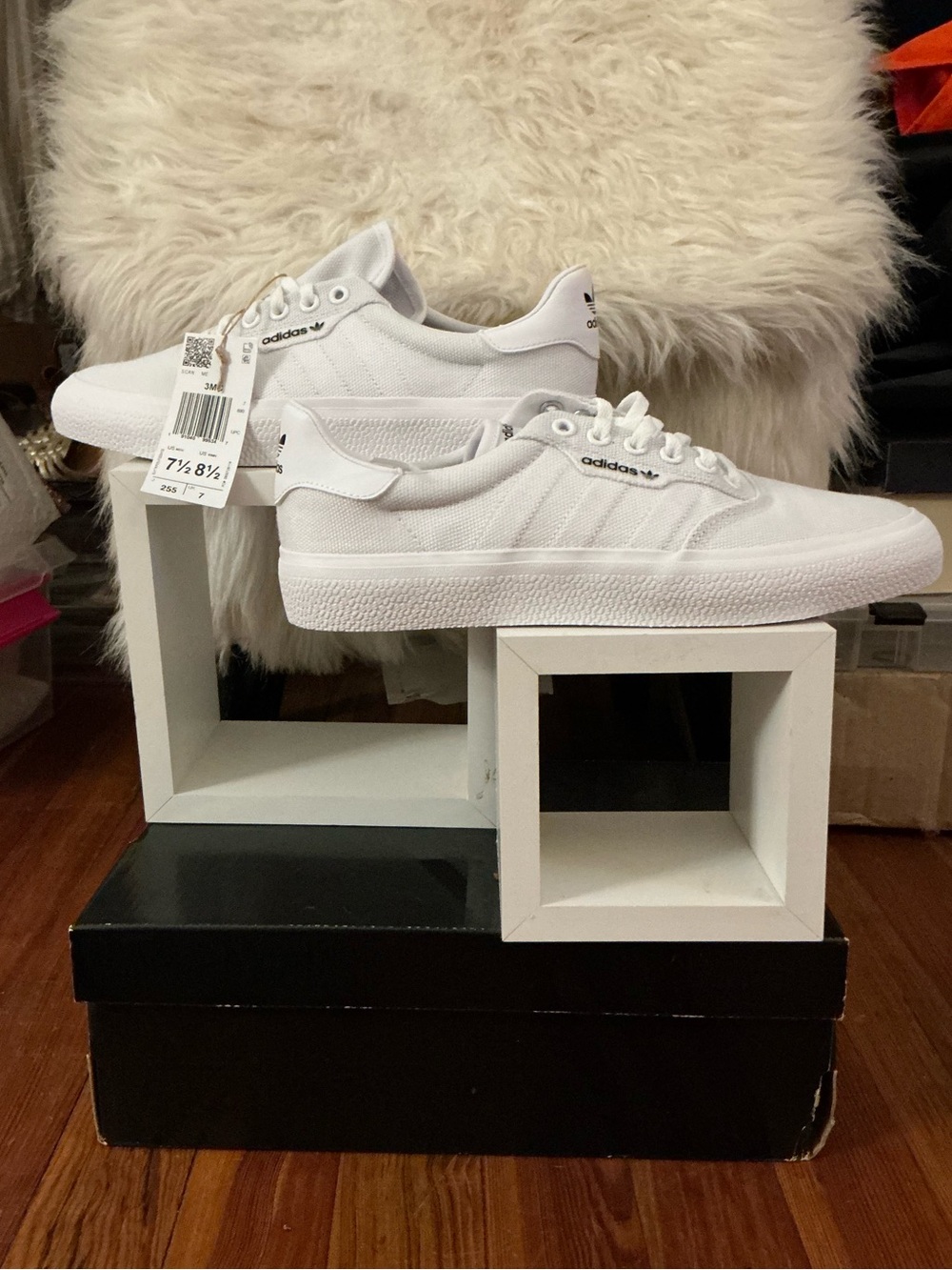 Adidas White Low-Top Canvas Sneakers women’s 8.5 Men’s 7.5 NIB 3MC